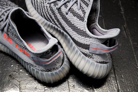 最高yeezy 350 v2が構成|adidas yeezy 350.